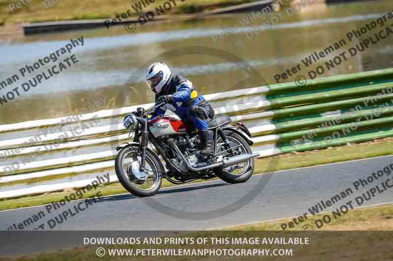 Vintage motorcycle club;eventdigitalimages;mallory park;mallory park trackday photographs;no limits trackdays;peter wileman photography;trackday digital images;trackday photos;vmcc festival 1000 bikes photographs